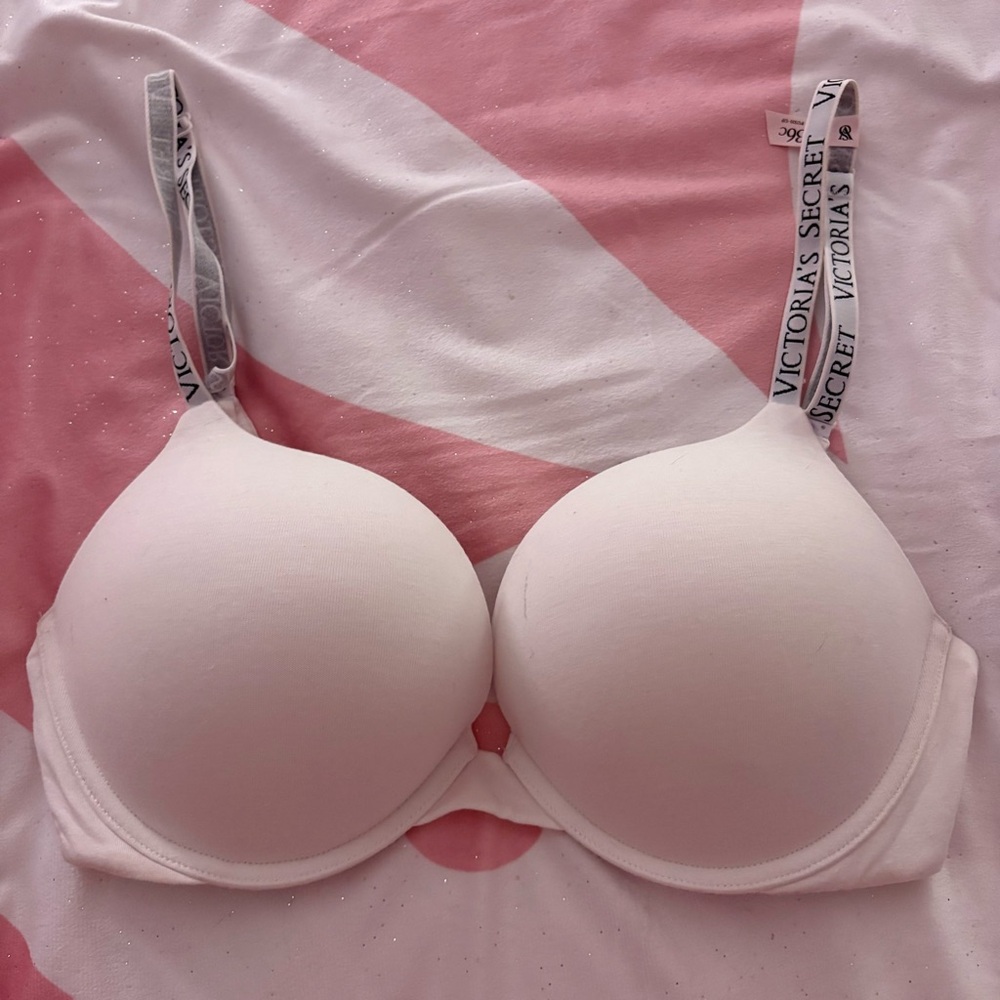 Victoria’s Secret NWT Bombshell Add 2 Cups Push up Bra White Logo Strap 36C